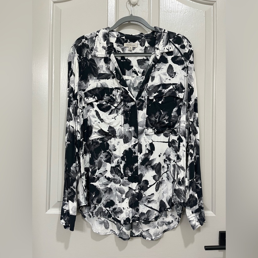 XL Calvin Klein Jeans Black/White Floral Printed Long Sleeve Button Down